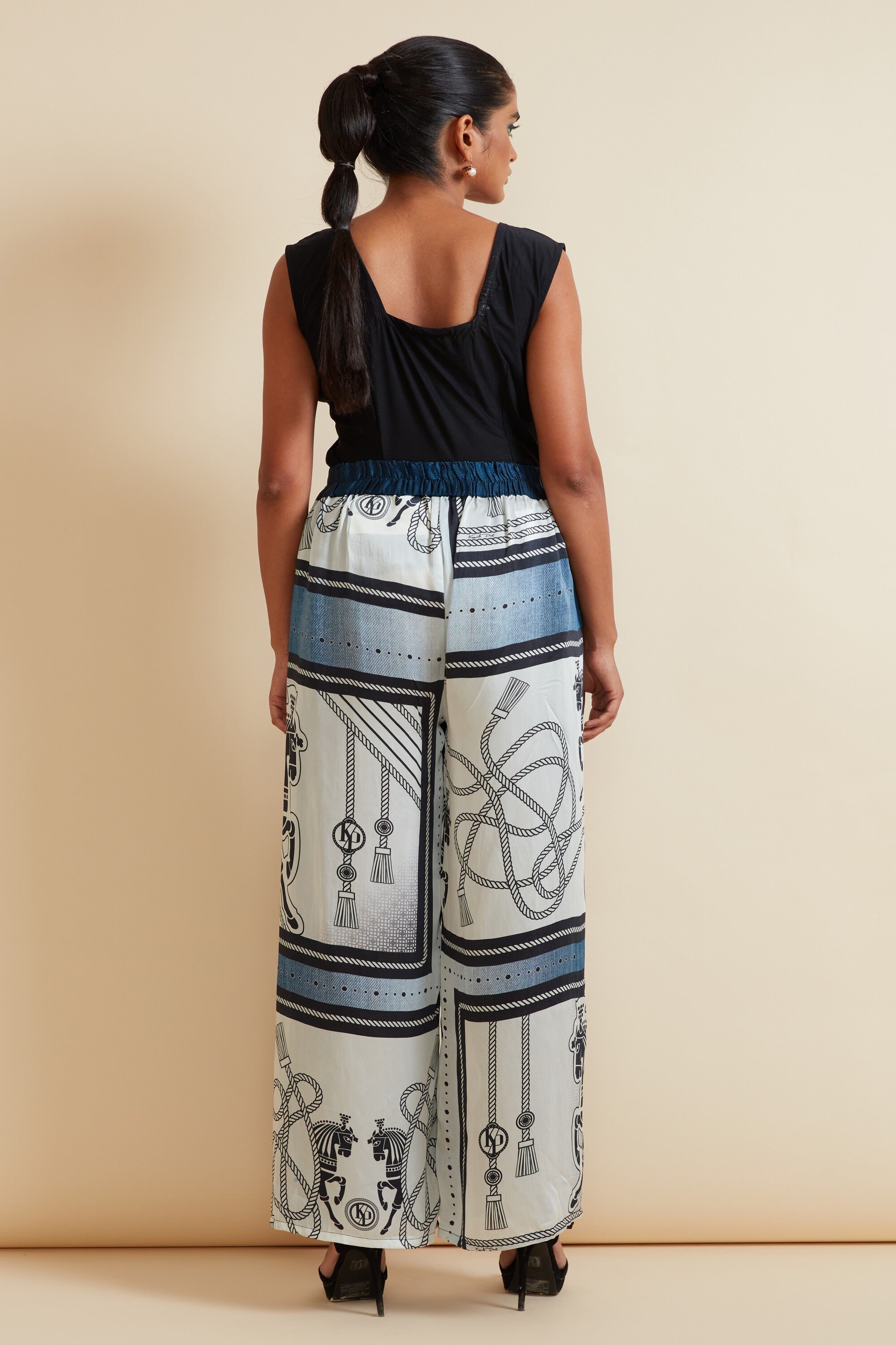 Aatifa pant